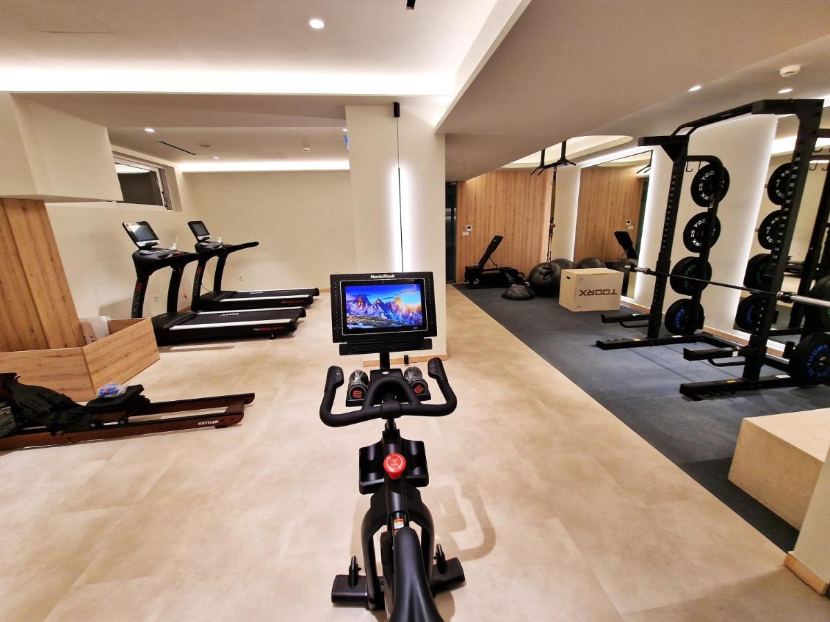 Psarou  Tsamis Zante Suites (Adults Only) מראה חיצוני תמונה Peloton Bike in a gym