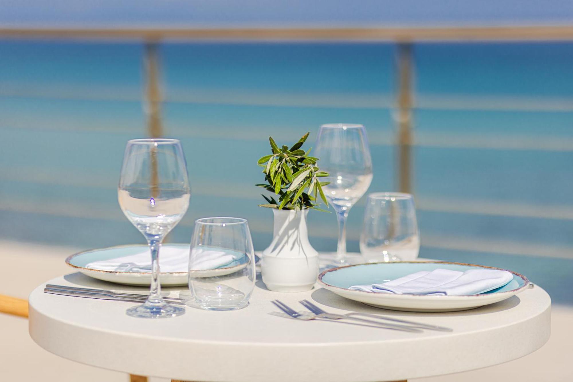Psarou  Tsamis Zante Suites (Adults Only) מראה חיצוני תמונה A table set for fine dining