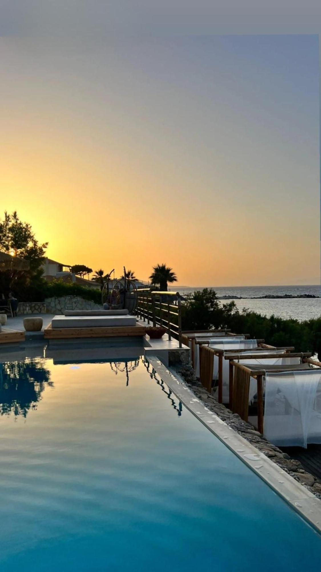 Psarou  Tsamis Zante Suites (Adults Only) מראה חיצוני תמונה Sunset at the Mykonos Villa