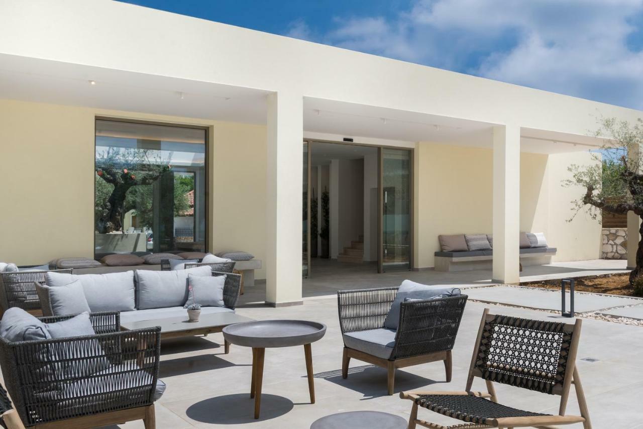Psarou  Tsamis Zante Suites (Adults Only) מראה חיצוני תמונה The Hotel's entrance